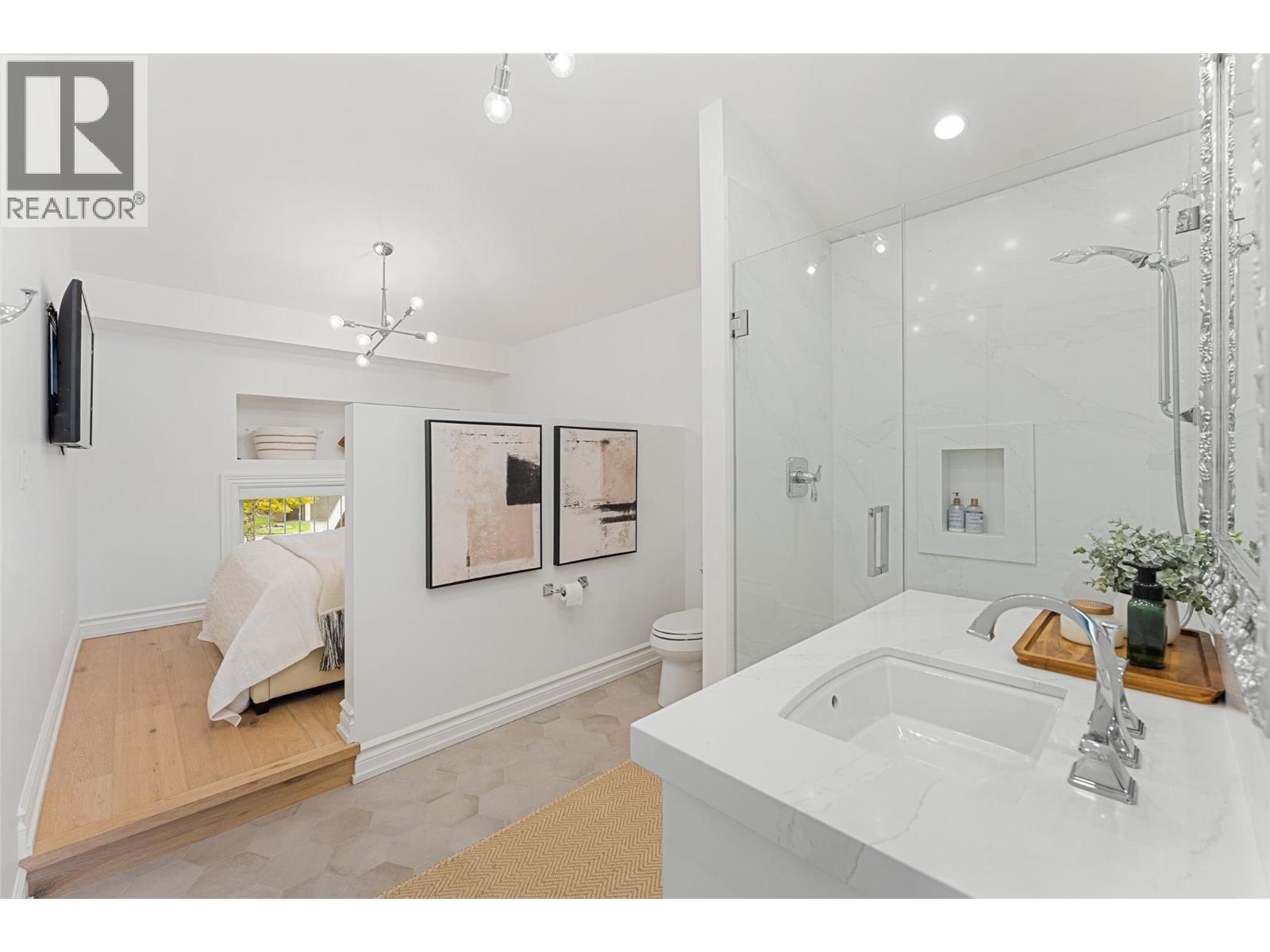 2368 Abbott Street Unit# 9, Kelowna, BC - Indoor Photo Showing Bathroom