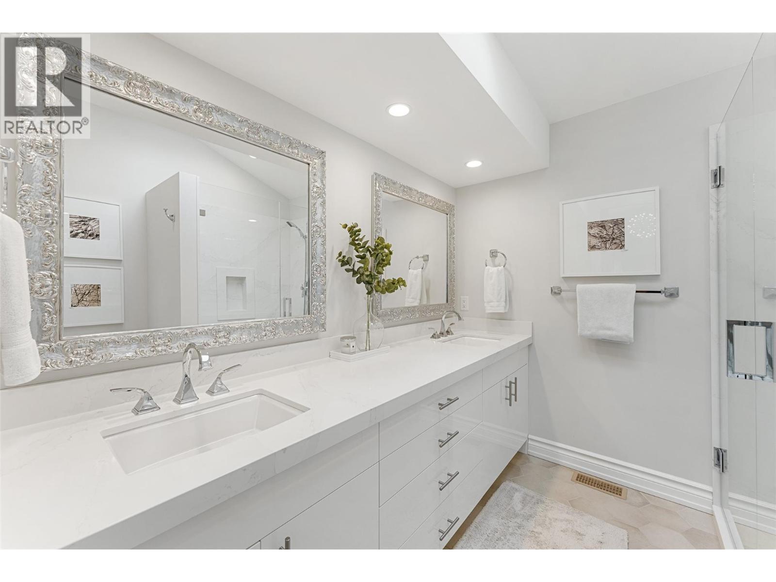 2368 Abbott Street Unit# 9, Kelowna, BC - Indoor Photo Showing Bathroom