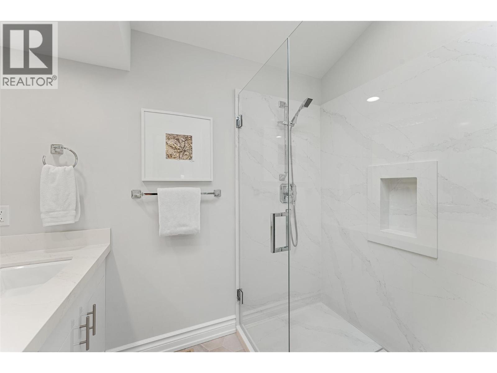 2368 Abbott Street Unit# 9, Kelowna, BC - Indoor Photo Showing Bathroom