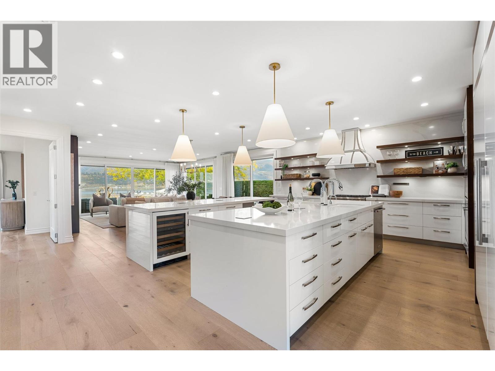 2368 Abbott Street Unit# 9, Kelowna, BC - Indoor Photo Showing Kitchen With Upgraded Kitchen