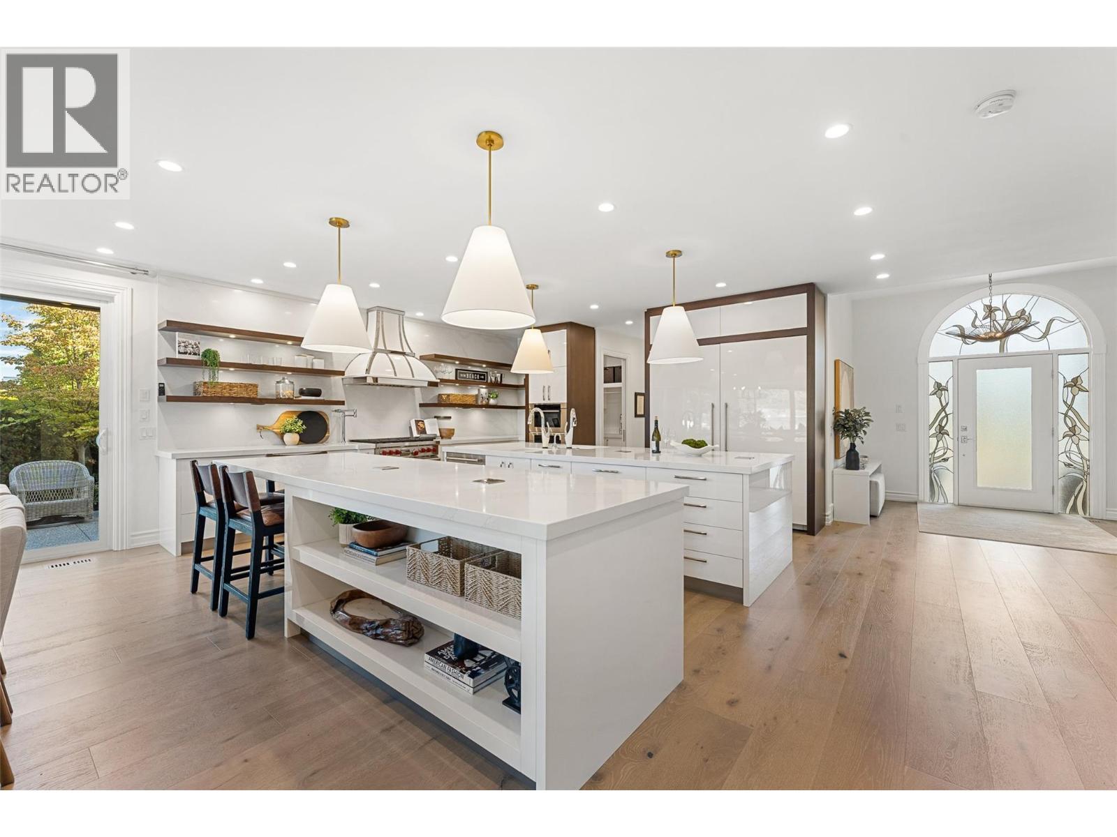2368 Abbott Street Unit# 9, Kelowna, BC - Indoor Photo Showing Kitchen With Upgraded Kitchen