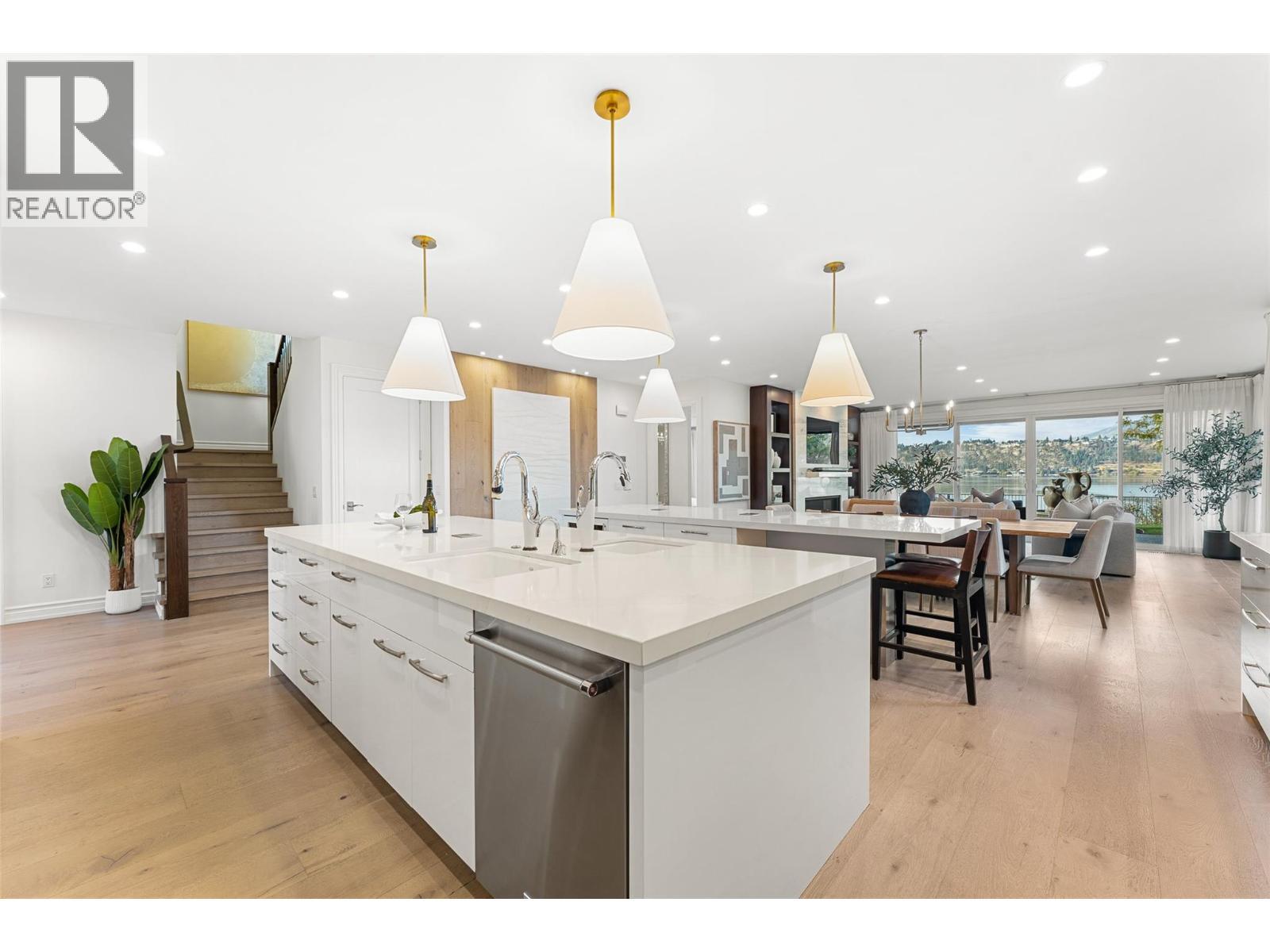 2368 Abbott Street Unit# 9, Kelowna, BC - Indoor Photo Showing Kitchen With Upgraded Kitchen