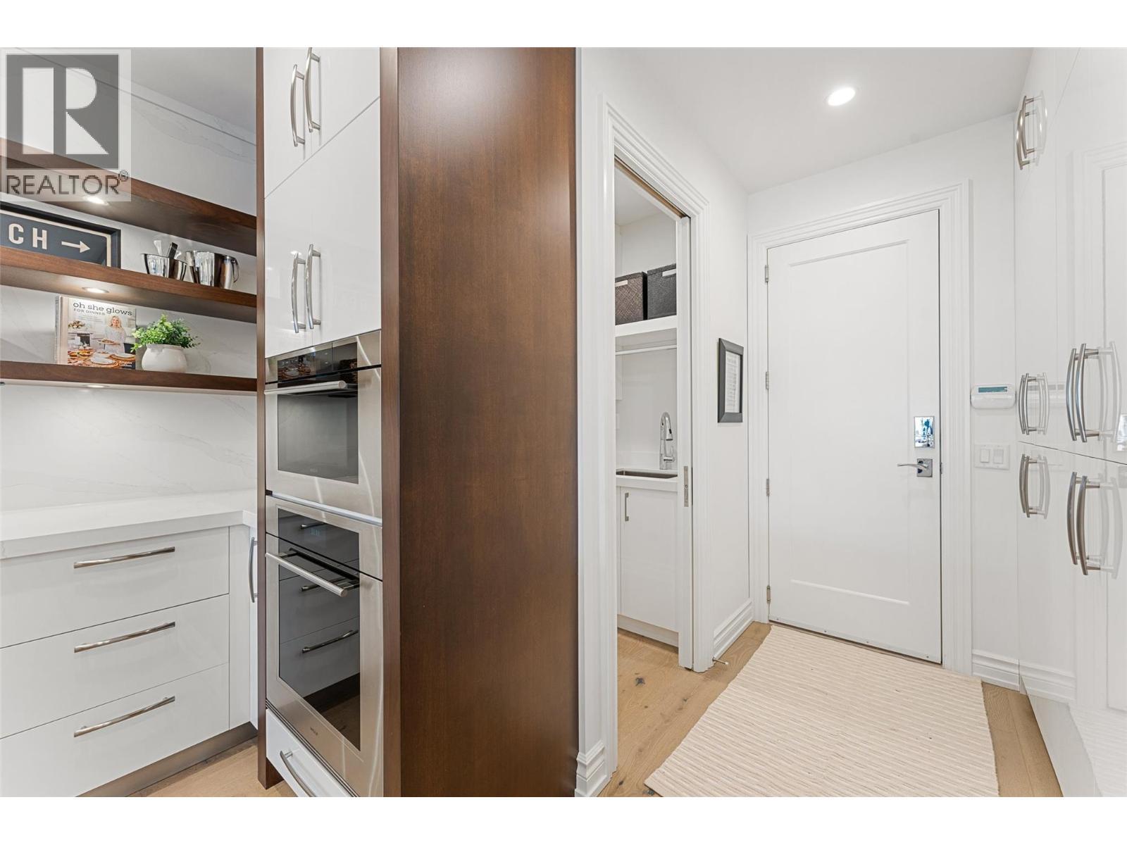 2368 Abbott Street Unit# 9, Kelowna, BC - Indoor Photo Showing Other Room