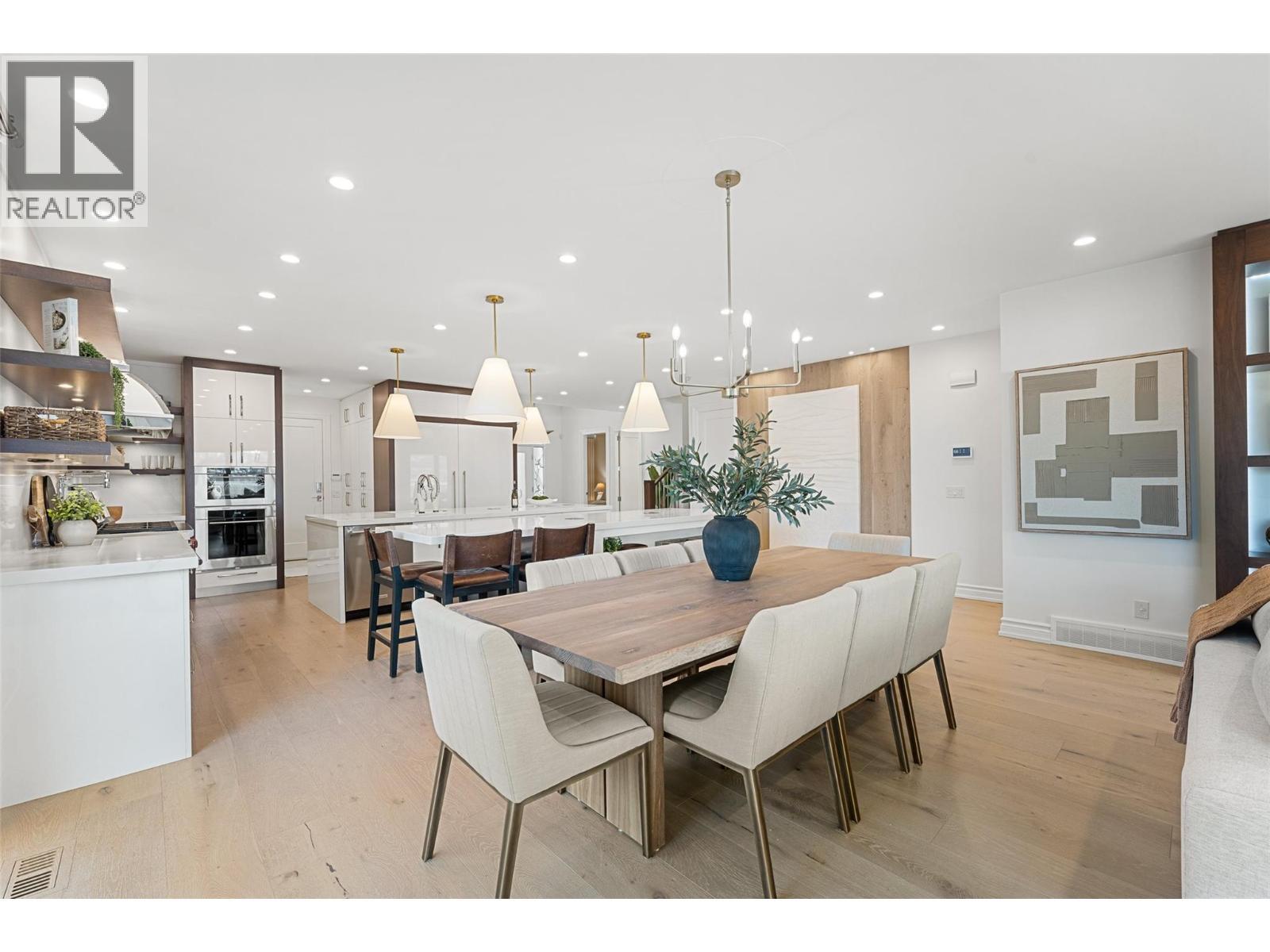 2368 Abbott Street Unit# 9, Kelowna, BC - Indoor Photo Showing Dining Room