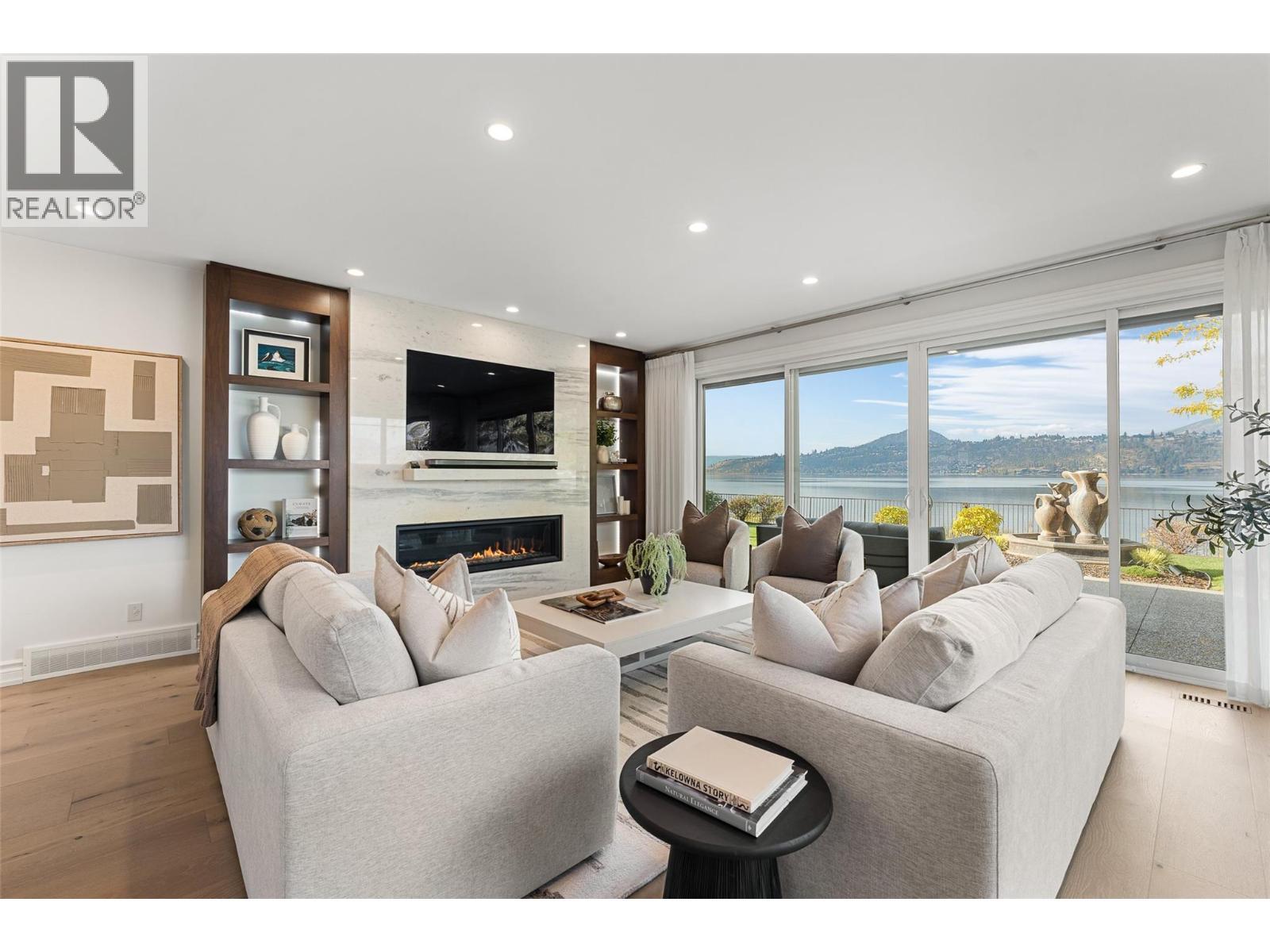 2368 Abbott Street Unit# 9, Kelowna, BC - Indoor Photo Showing Living Room With Fireplace