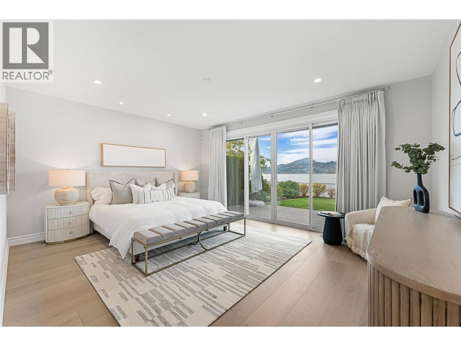 2368 Abbott Street Unit# 9, Kelowna, BC - Indoor Photo Showing Bedroom