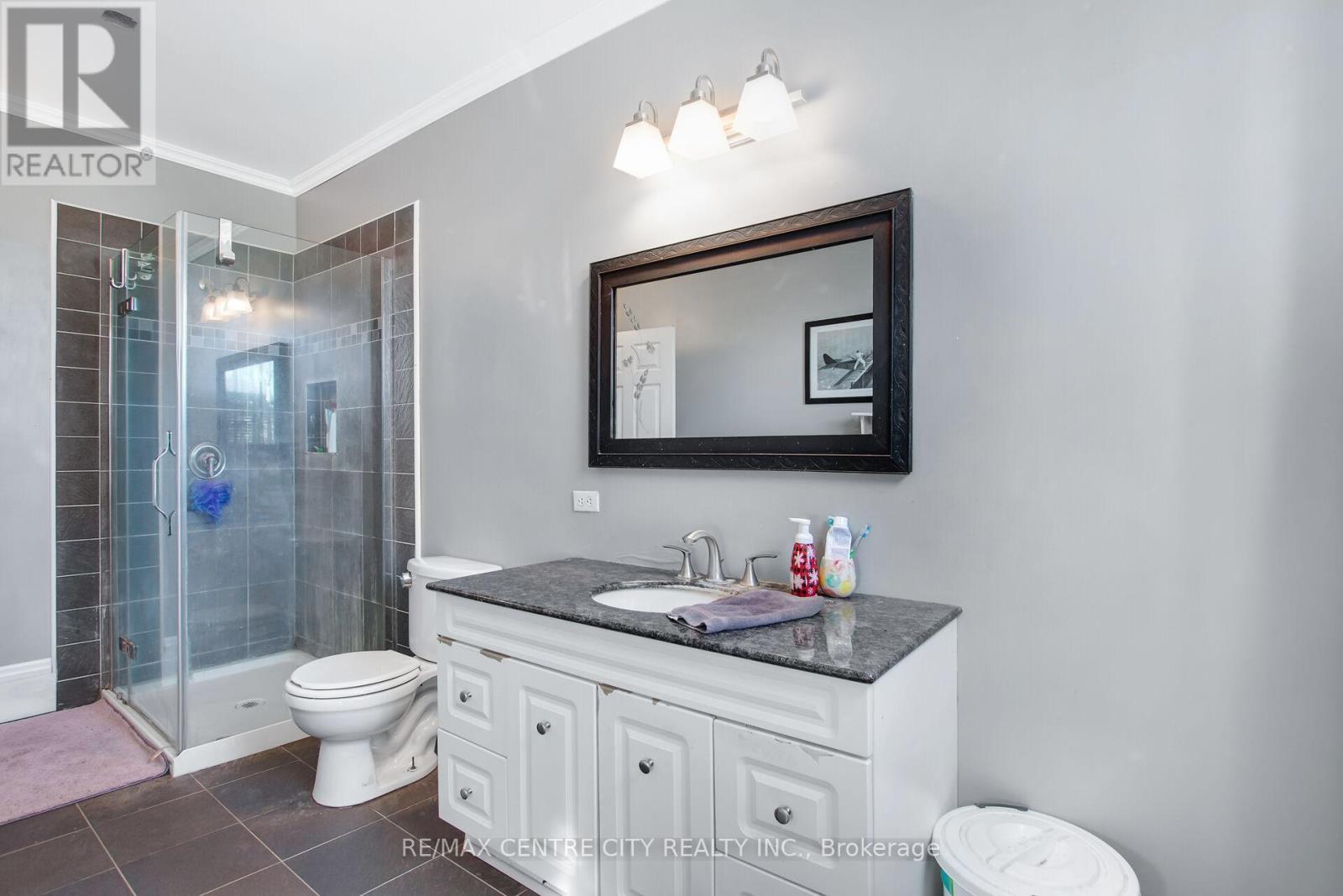 1048 Fifth Line, Selwyn, ON - Indoor Photo Showing Bathroom