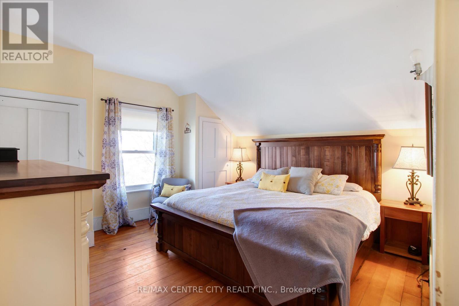 1048 Fifth Line, Selwyn, ON - Indoor Photo Showing Bedroom
