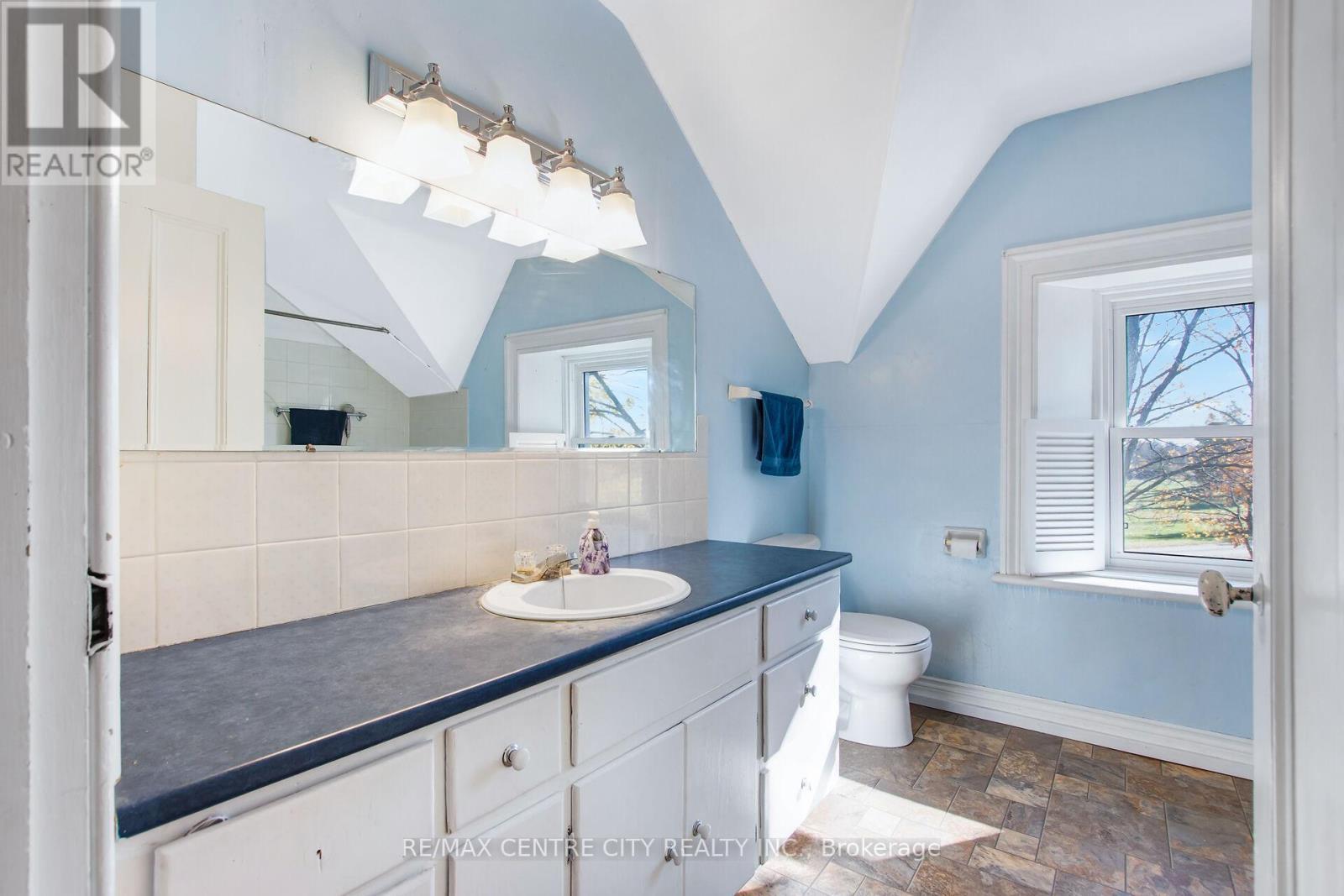 1048 Fifth Line, Selwyn, ON - Indoor Photo Showing Bathroom