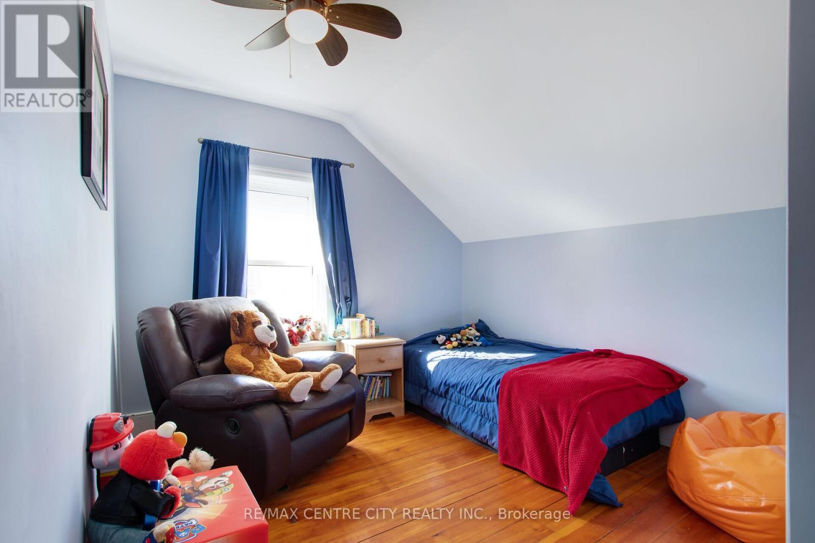 1048 Fifth Line, Selwyn, ON - Indoor Photo Showing Bedroom