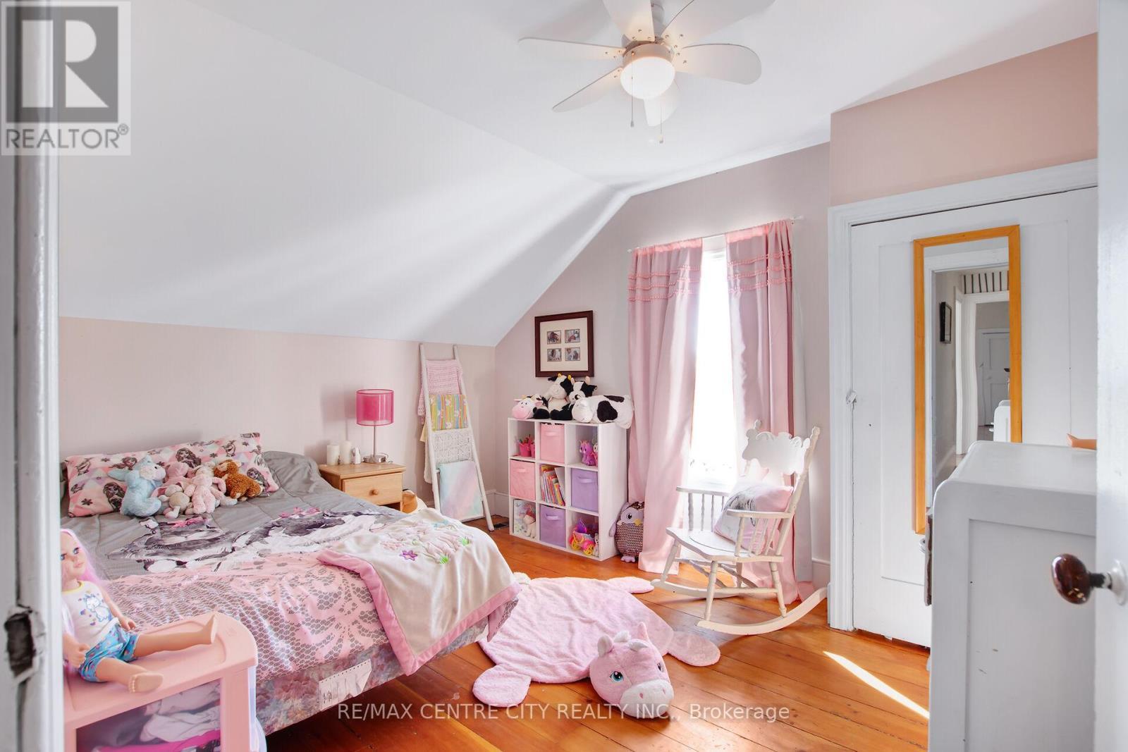 1048 Fifth Line, Selwyn, ON - Indoor Photo Showing Bedroom