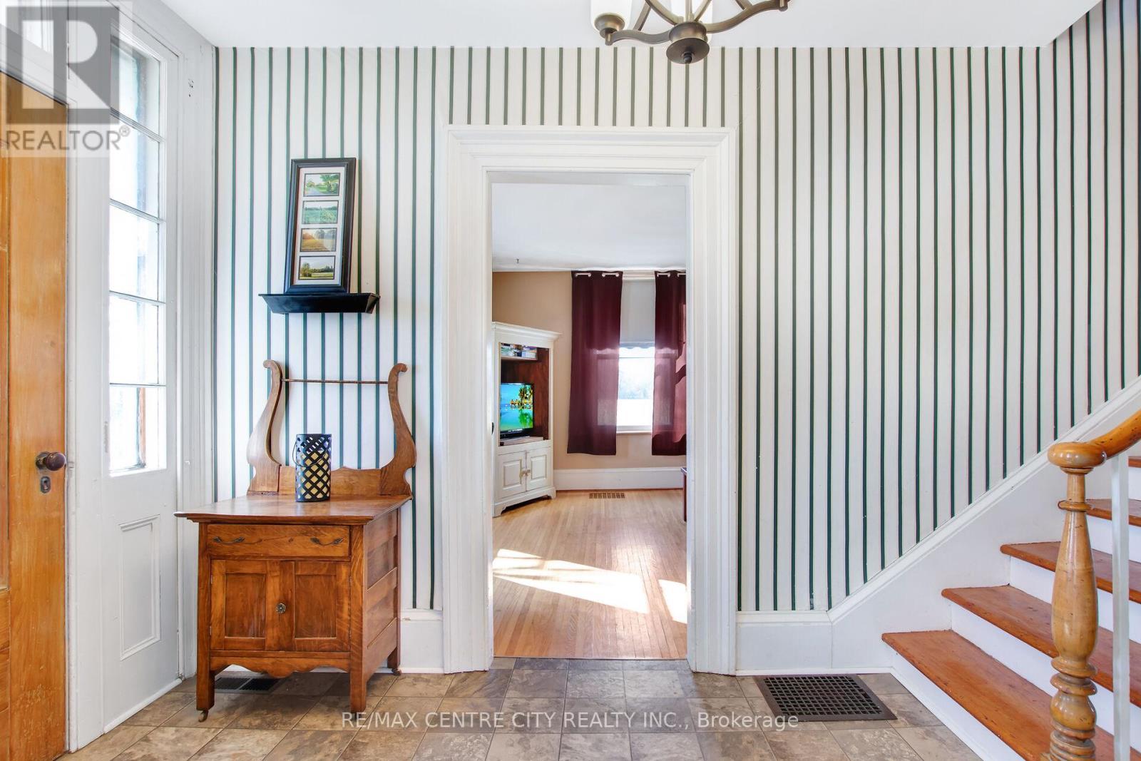 1048 Fifth Line, Selwyn, ON - Indoor Photo Showing Other Room