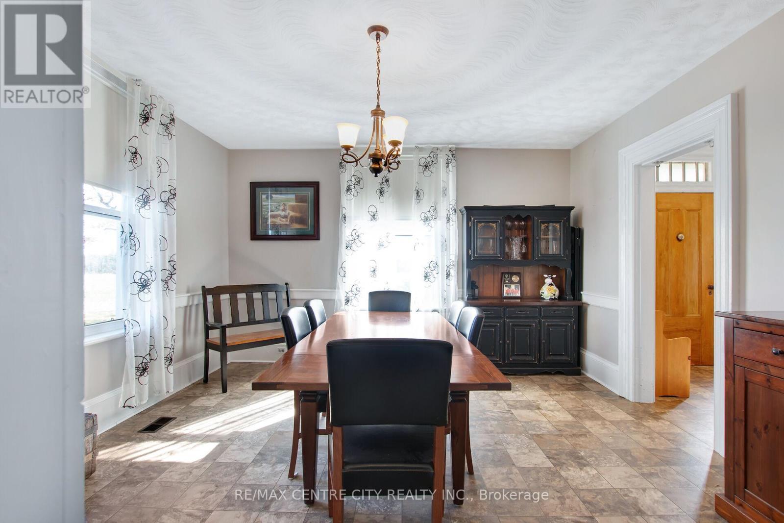 1048 Fifth Line, Selwyn, ON - Indoor Photo Showing Dining Room