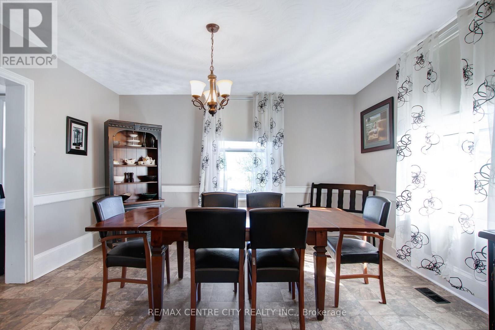 1048 Fifth Line, Selwyn, ON - Indoor Photo Showing Dining Room