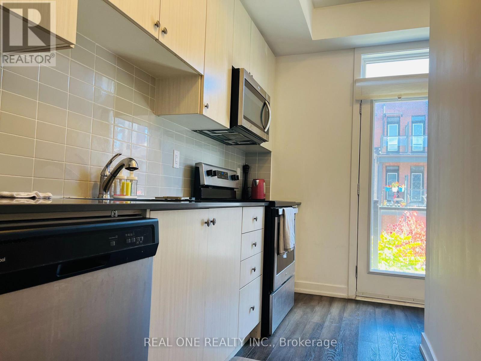 271 Dalhousie Street, Vaughan, ON - Indoor Photo Showing Kitchen