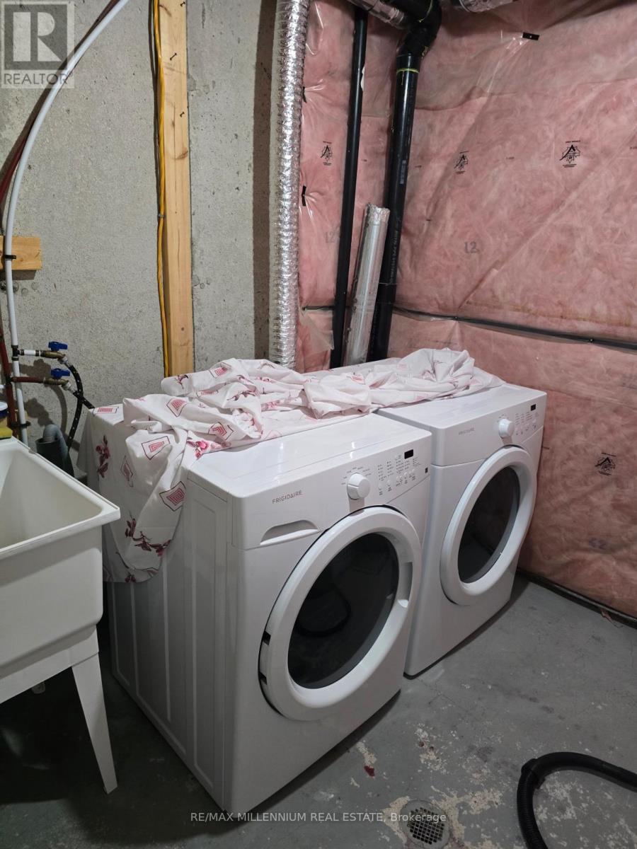 92 Honeyview Trail, Brampton, ON - Indoor Photo Showing Laundry Room