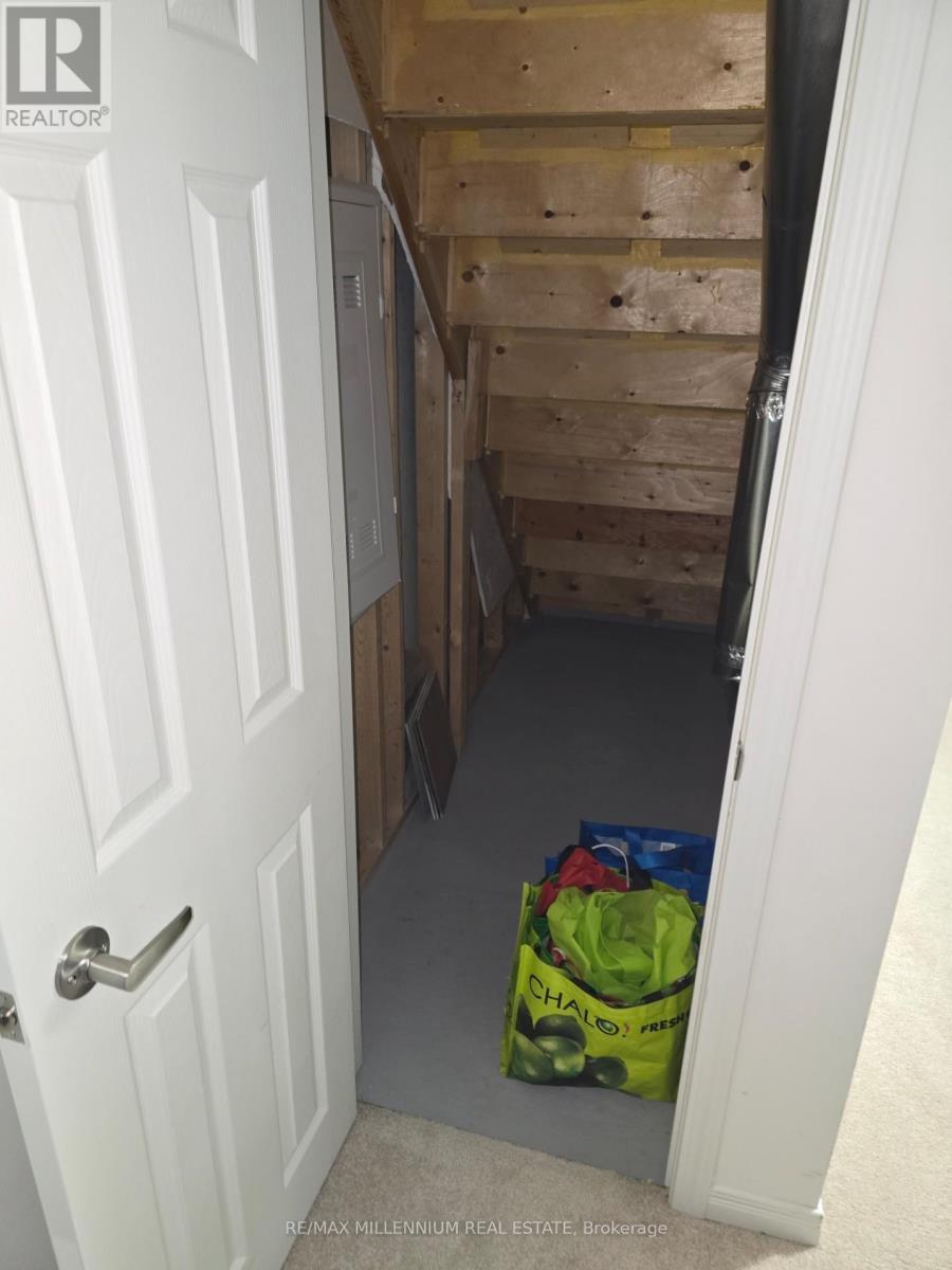 92 Honeyview Trail, Brampton, ON - Indoor Photo Showing Other Room