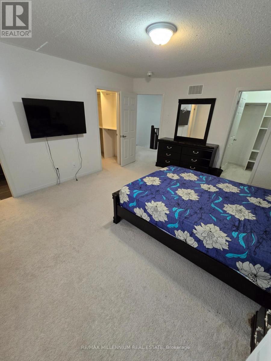 92 Honeyview Trail, Brampton, ON - Indoor Photo Showing Bedroom