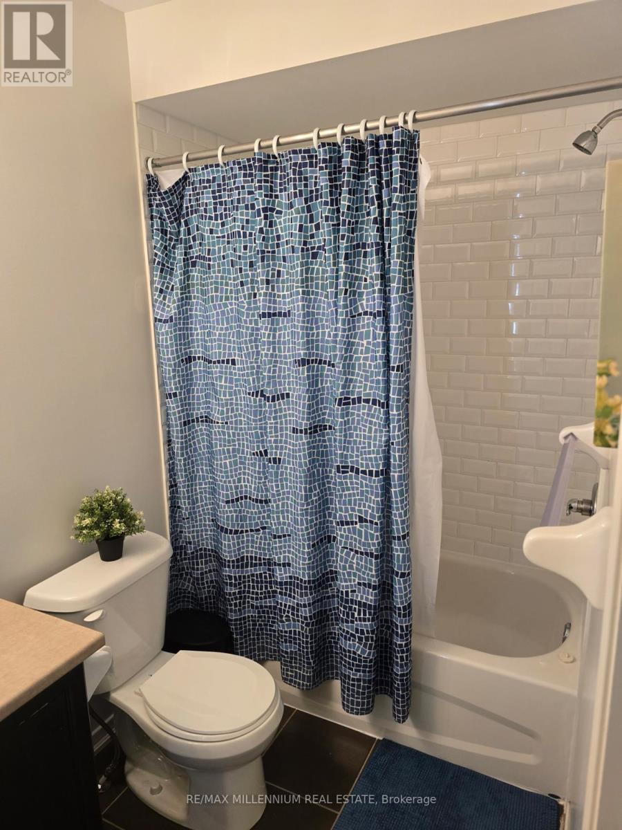 92 Honeyview Trail, Brampton, ON - Indoor Photo Showing Bathroom