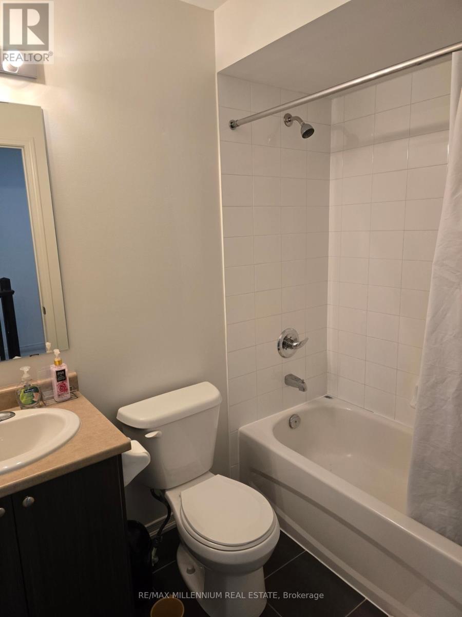 92 Honeyview Trail, Brampton, ON - Indoor Photo Showing Bathroom