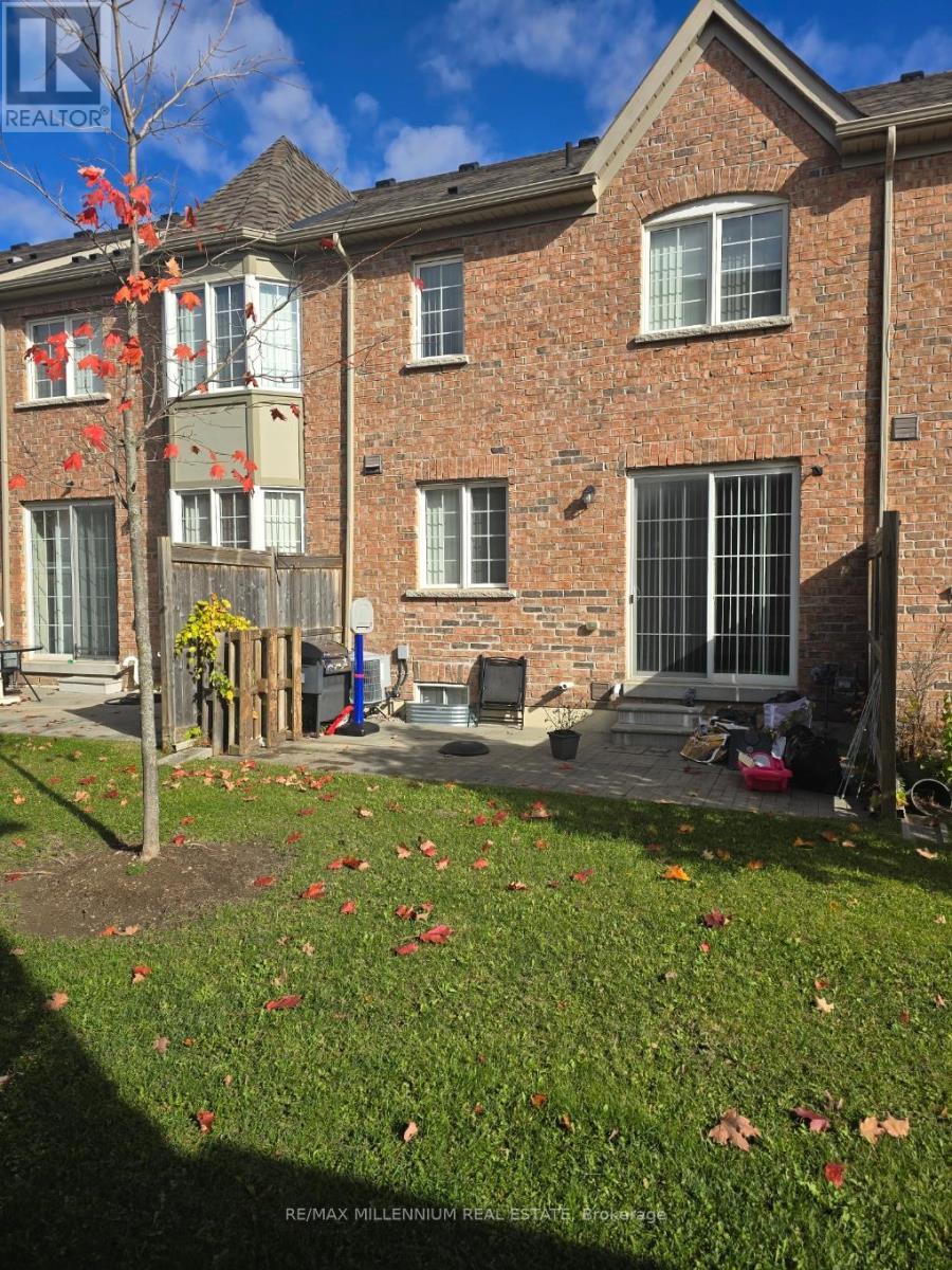 92 Honeyview Trail, Brampton, ON - Outdoor