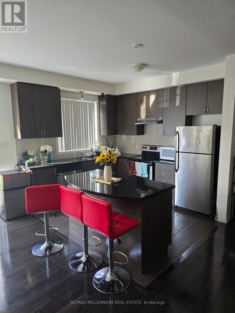 92 Honeyview Trail, Brampton, ON - Indoor Photo Showing Kitchen With Stainless Steel Kitchen