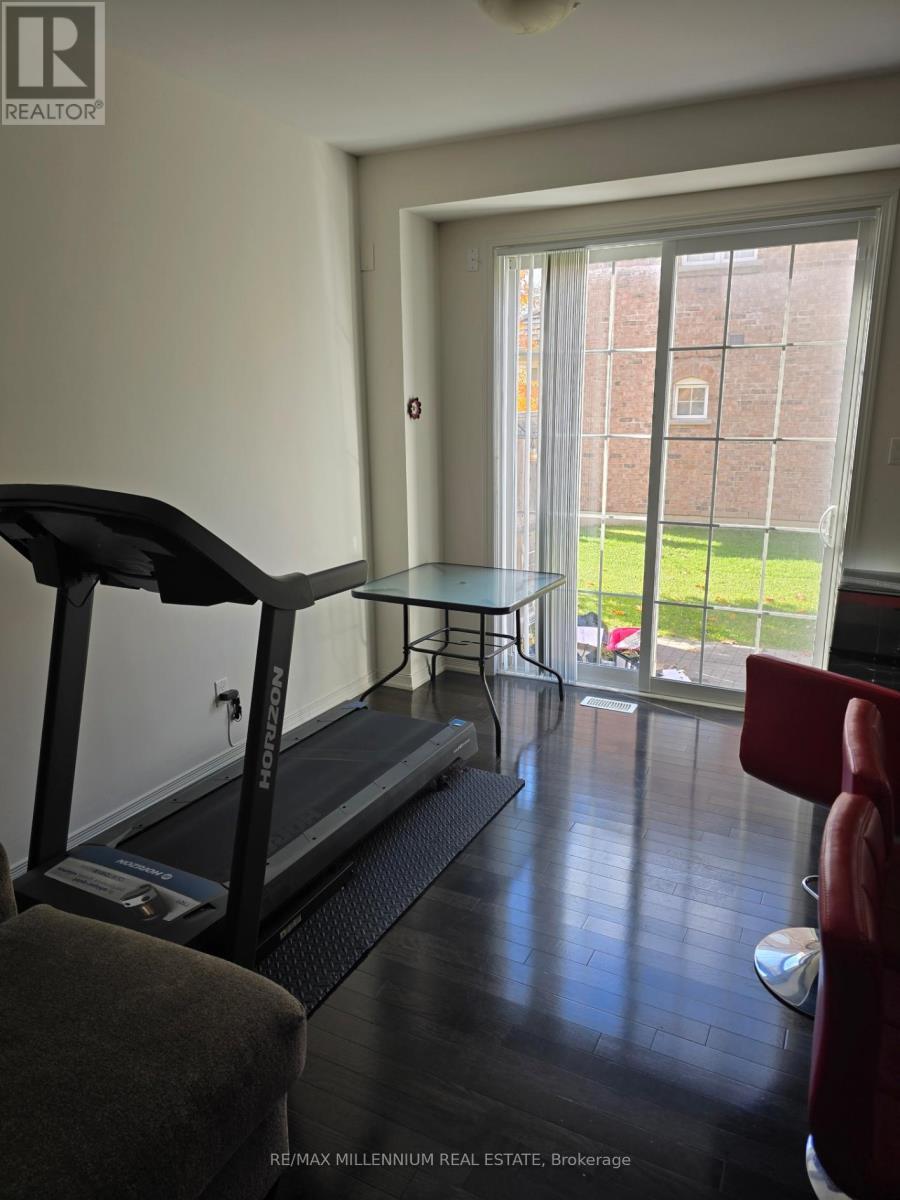 92 Honeyview Trail, Brampton, ON - Indoor Photo Showing Other Room