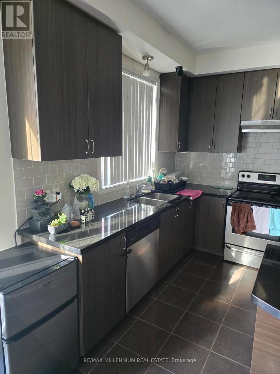 92 Honeyview Trail, Brampton, ON - Indoor Photo Showing Kitchen With Stainless Steel Kitchen With Double Sink