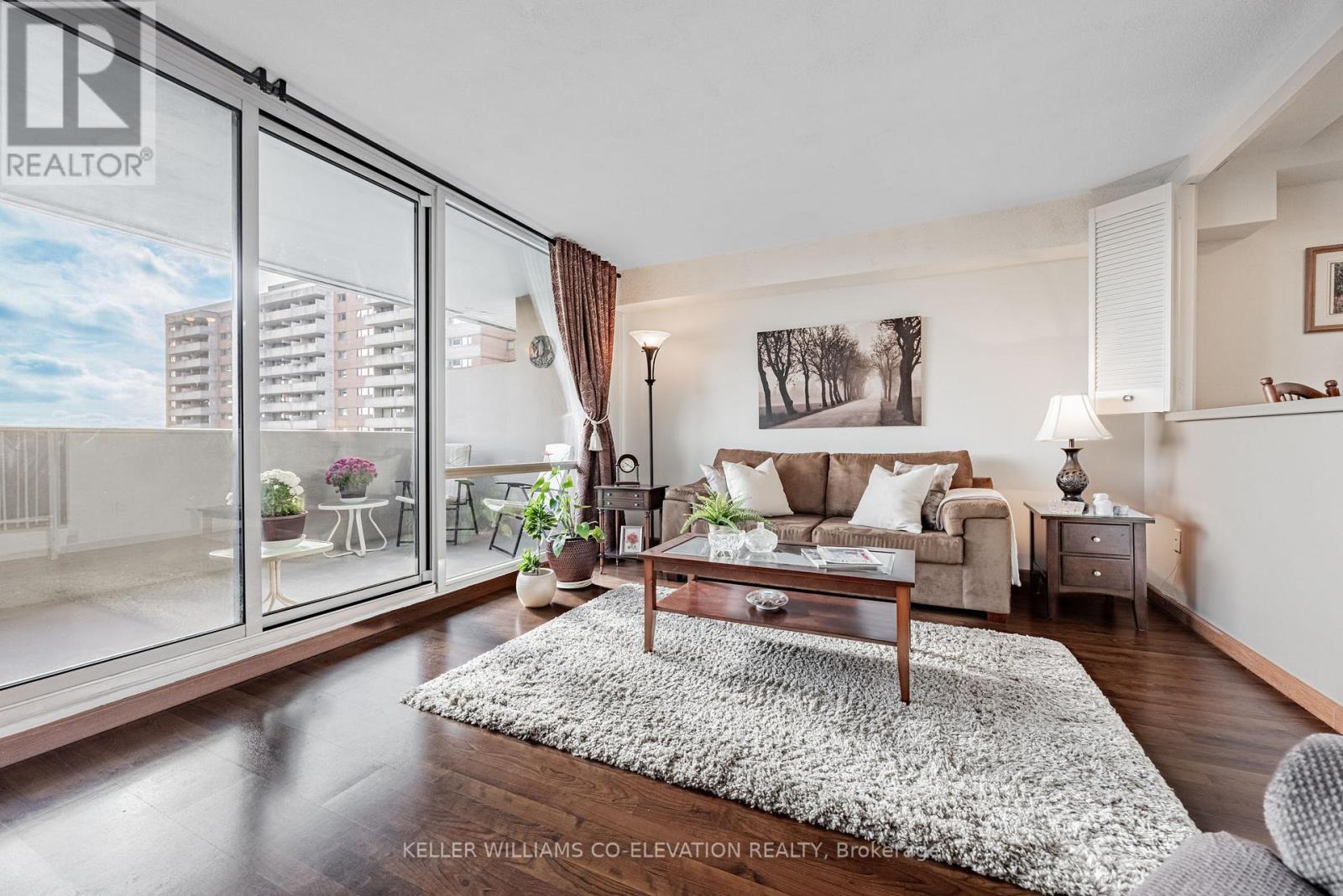 Kick Back & Relax - 1306 - 260 Scarlett Road, Toronto, ON - Indoor Photo Showing Living Room