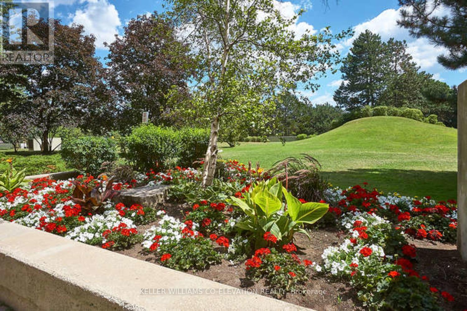 Enchanting Courtyard - 1306 - 260 Scarlett Road, Toronto, ON - Outdoor