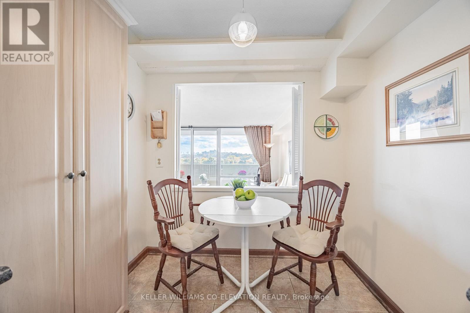 Generous Breakfast Area + Bonus Pantry - 1306 - 260 Scarlett Road, Toronto, ON - Indoor Photo Showing Dining Room