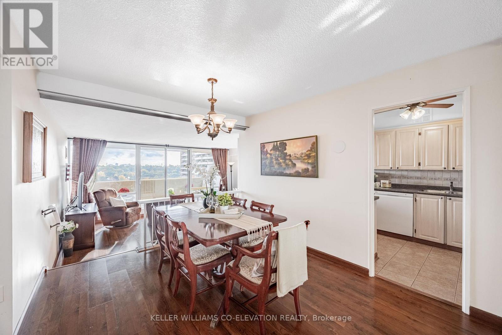 Spacious Dining Room - 1306 - 260 Scarlett Road, Toronto, ON - Indoor Photo Showing Dining Room