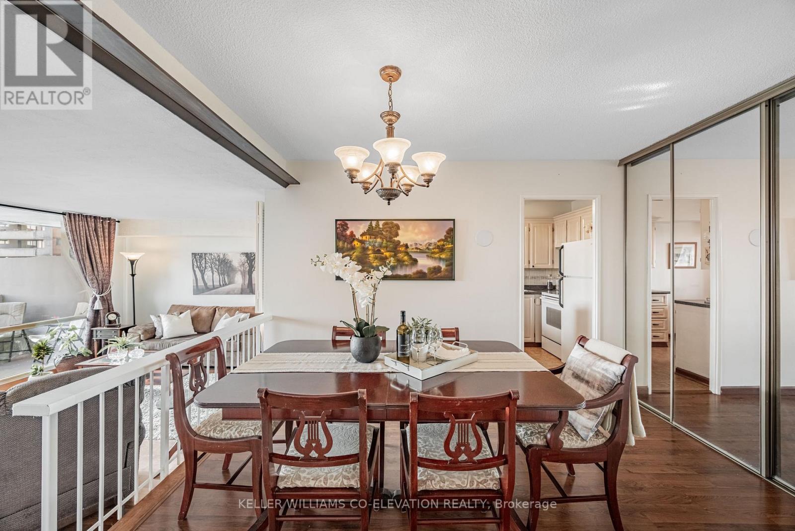 This Isn't Downsizing...This Is UPSIZING! - 1306 - 260 Scarlett Road, Toronto, ON - Indoor Photo Showing Dining Room