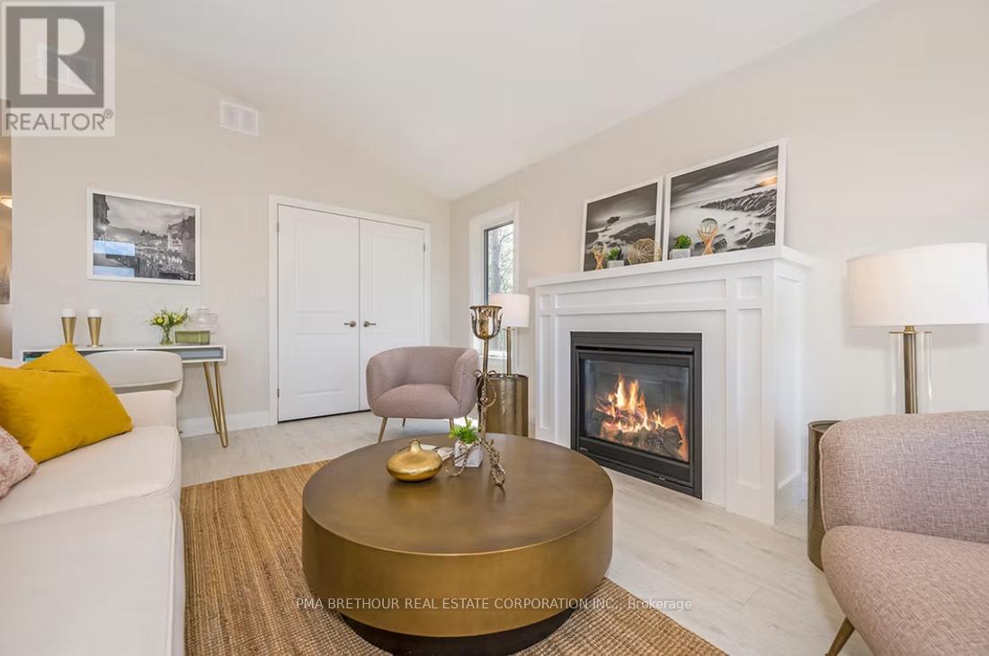 21 Bluffs View Boulevard, Ashfield-Colborne-Wawanosh, ON - Indoor Photo Showing Living Room With Fireplace