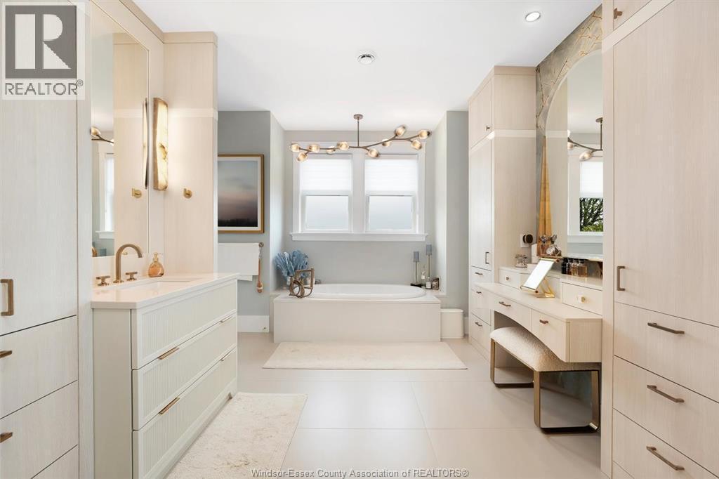 11770 Riverside Drive, Windsor, ON - Indoor Photo Showing Bathroom