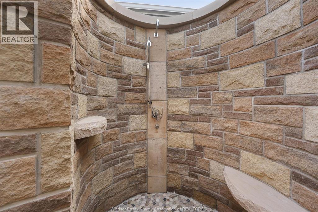 11770 Riverside Drive, Windsor, ON - Indoor