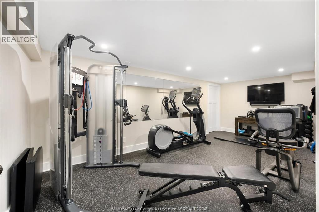 11770 Riverside Drive, Windsor, ON - Indoor Photo Showing Gym Room