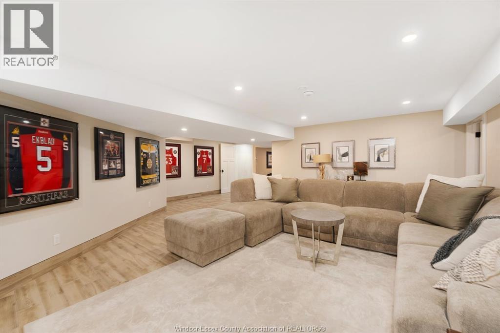 11770 Riverside Drive, Windsor, ON - Indoor