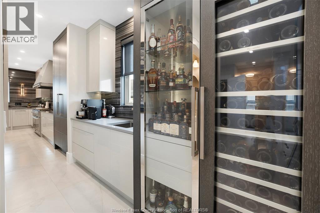 11770 Riverside Drive, Windsor, ON - Indoor Photo Showing Kitchen