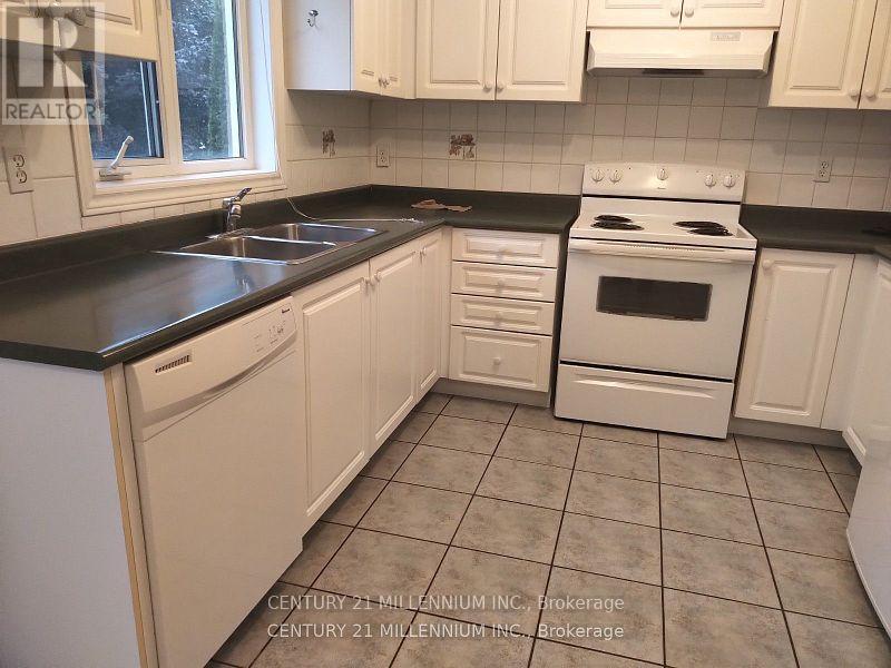 79 Castillian Drive, Vaughan, ON - Indoor Photo Showing Kitchen With Double Sink