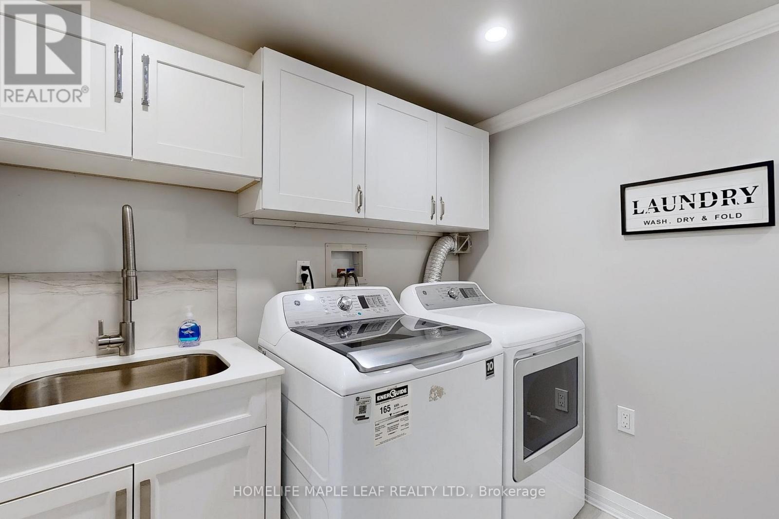 62 Montrose Avenue, Hamilton, ON - Indoor Photo Showing Laundry Room