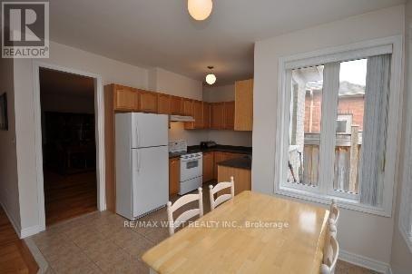 571 Vellore Woods Boulevard, Vaughan, ON - Indoor Photo Showing Kitchen
