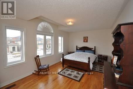 571 Vellore Woods Boulevard, Vaughan, ON - Indoor Photo Showing Bedroom