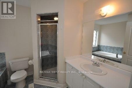 571 Vellore Woods Boulevard, Vaughan, ON - Indoor Photo Showing Bathroom