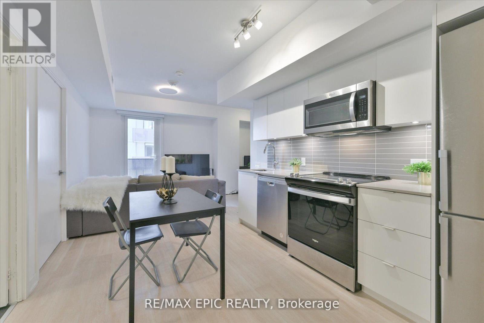 622 - 500 Wilson Avenue, Toronto, ON - Indoor Photo Showing Kitchen With Stainless Steel Kitchen With Upgraded Kitchen