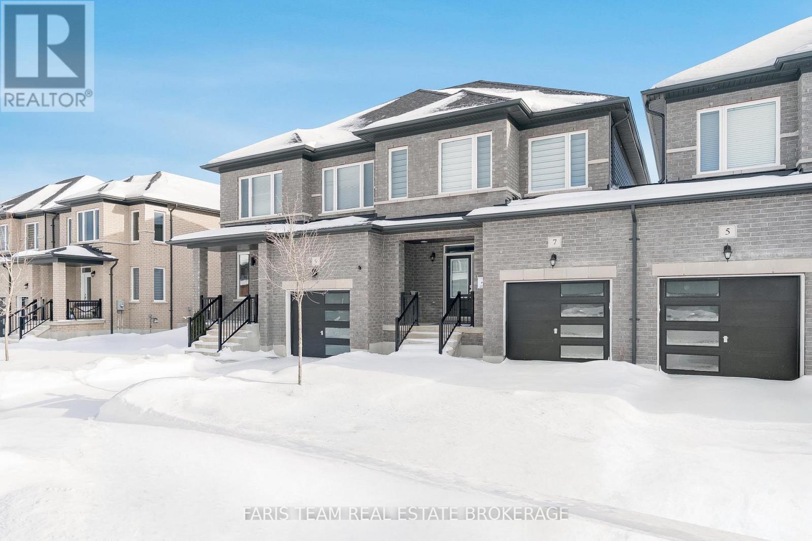 7 Lisa Street, Wasaga Beach, ON - Outdoor With Facade