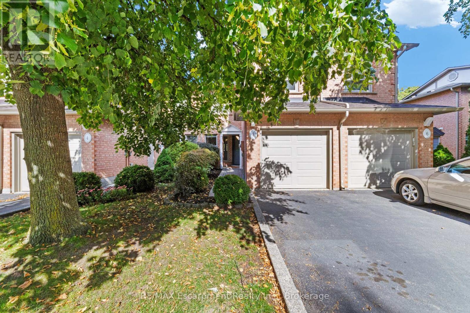 5 - 2065 Sixth Line, Oakville (Ro River Oaks), ON - Outdoor