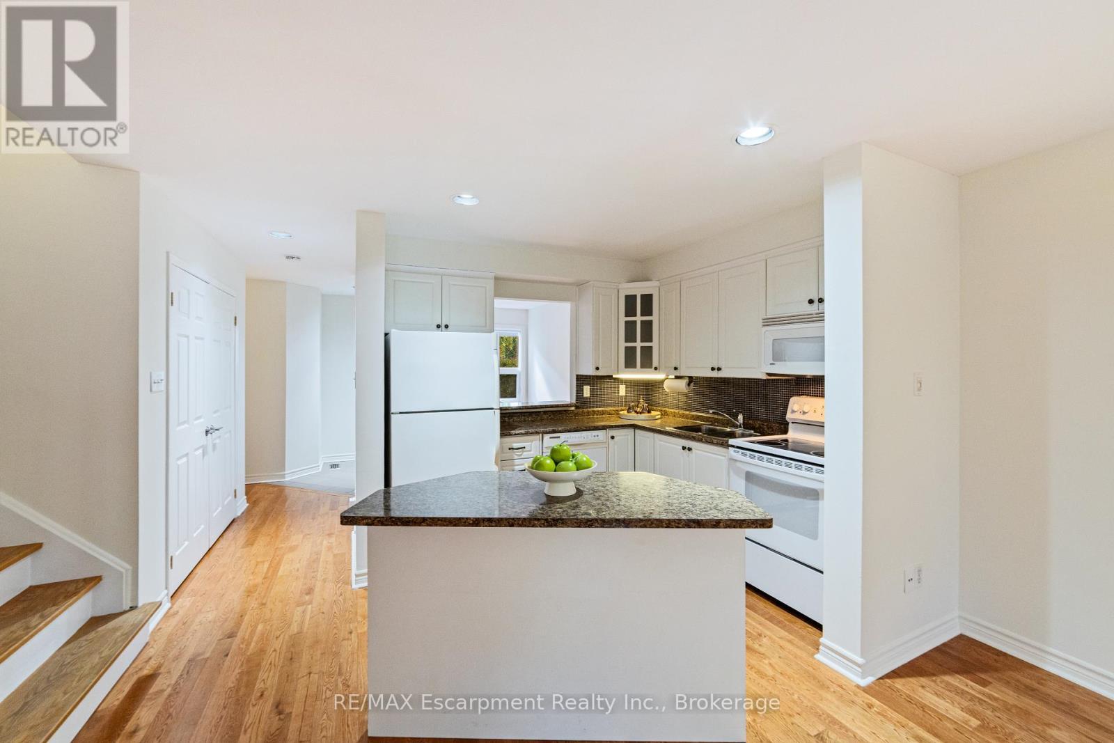 5 - 2065 Sixth Line, Oakville (Ro River Oaks), ON - Indoor Photo Showing Kitchen