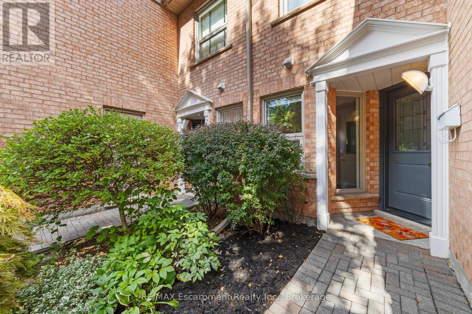 5 - 2065 Sixth Line, Oakville (Ro River Oaks), ON - Outdoor