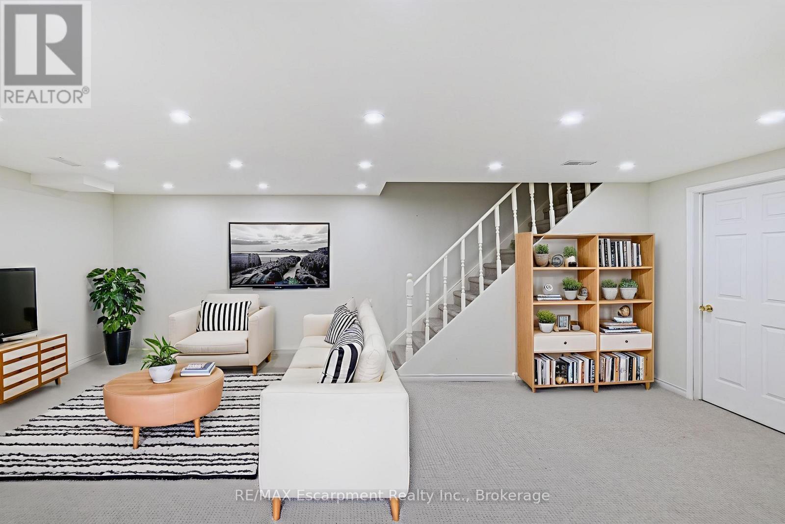 5 - 2065 Sixth Line, Oakville (Ro River Oaks), ON - Indoor